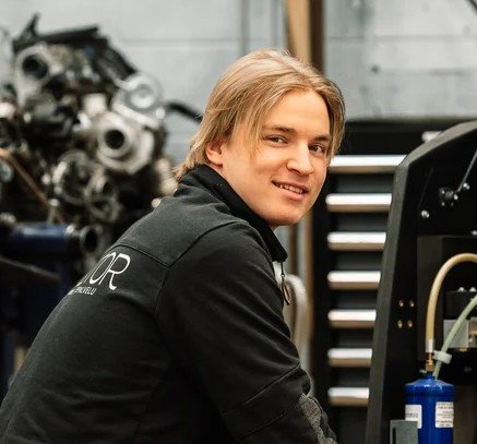Topi Österberg, laitemekaanikko ja autonostintarkastaja Nuvitor Oy